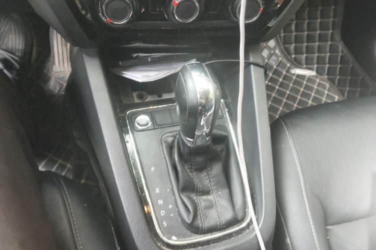 Used Volkswagen Sagitar 2018 1.6L Automatic Comfort Model Gear Lever