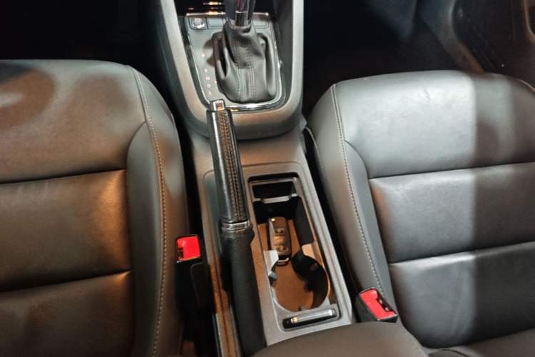 Used Volkswagen Sagitar 2018 180TSI DSG Prestige Edition Gear Lever