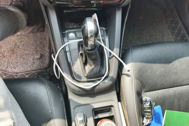 Used Volkswagen Sagitar 2018 280TSI DSG Comfort Model Gear Lever