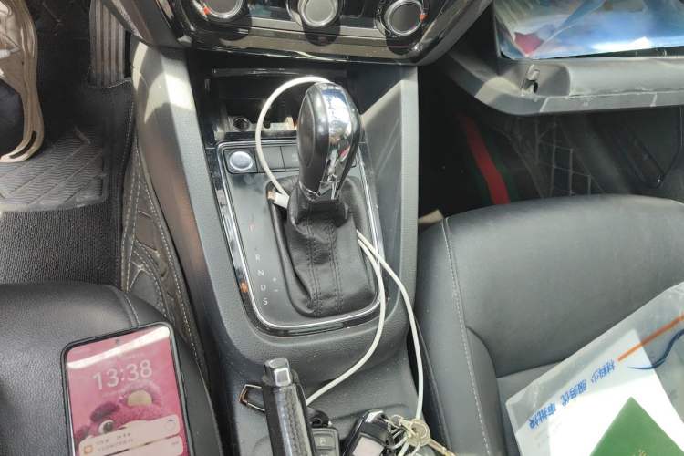 Used Volkswagen Sagitar 2018 280TSI DSG Ignite Edition Gear Lever