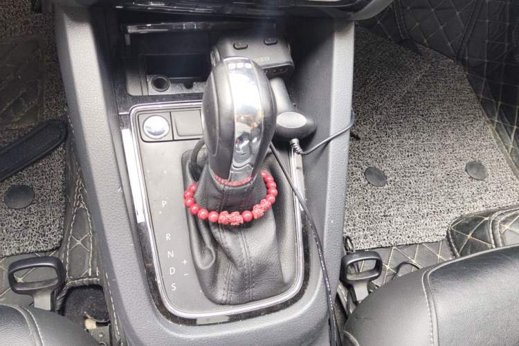 Used Volkswagen Sagitar 2018 180TSI DSG Prestige Edition Gear Lever