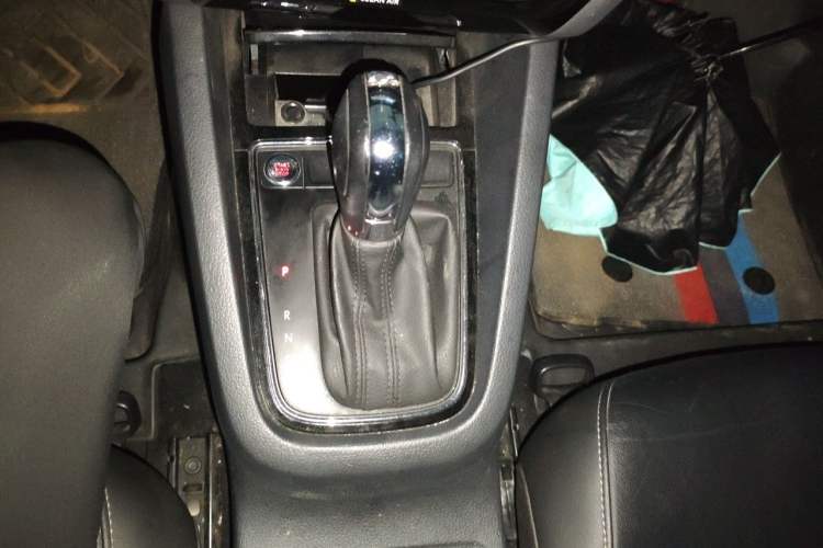 Used Volkswagen Sagitar 2018 180TSI DSG Prestige Edition Gear Lever