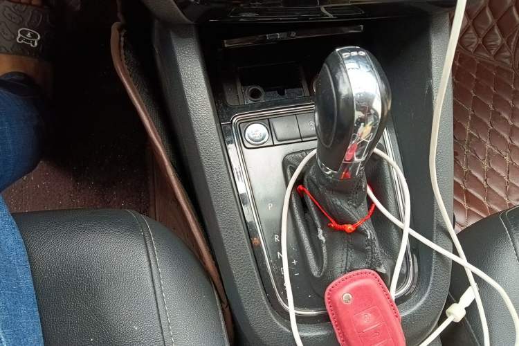 Used Volkswagen Sagitar 2018 280TSI DSG Ignite Edition Gear Lever