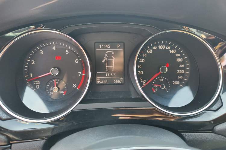 Used Volkswagen Sagitar 2018 280TSI DSG Comfort Model Instrument Cluster