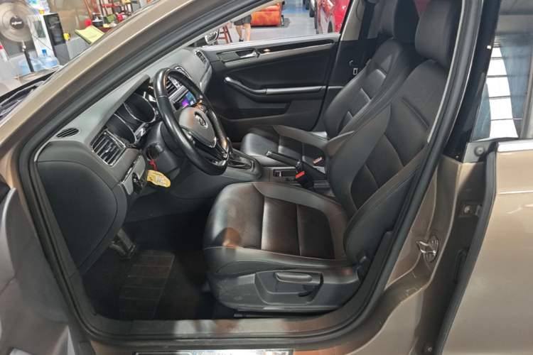 Used Volkswagen Sagitar 2018 180TSI DSG Prestige Edition Left Front Seat