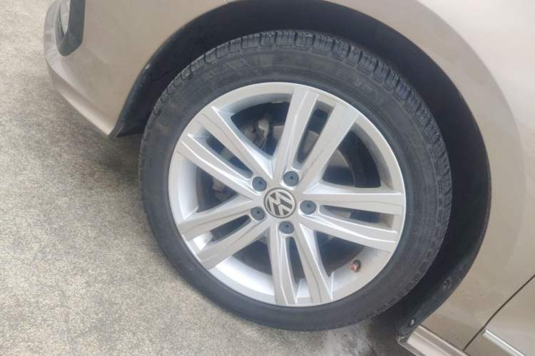 Used Volkswagen Sagitar 2018 280TSI DSG Ignite Edition Left Front Wheel Hub