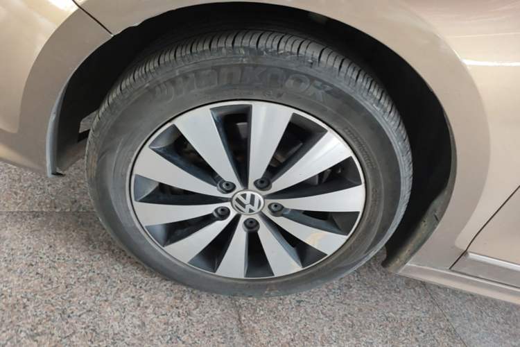 Used Volkswagen Sagitar 2018 180TSI DSG Prestige Edition Left Front Wheel Hub