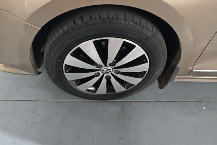 Used Volkswagen Sagitar 2018 180TSI DSG Prestige Edition Left Front Wheel Hub