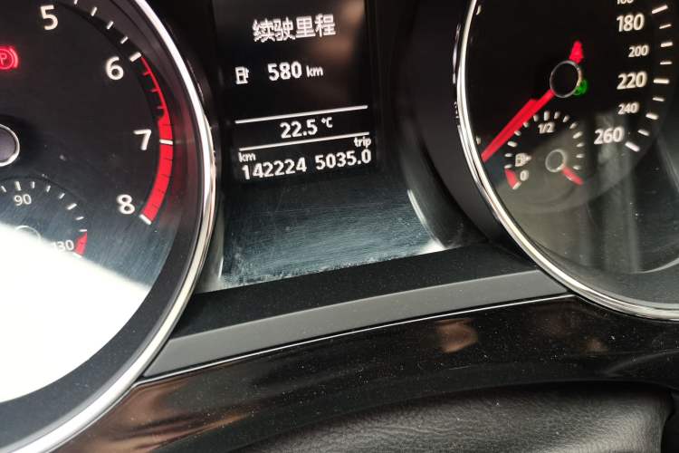 Used Volkswagen Sagitar 2018 280TSI DSG Comfort Model Odometer Close Up