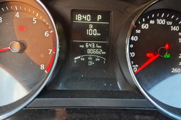 Used Volkswagen Sagitar 2018 1.6L Automatic Comfort Model Odometer Close Up