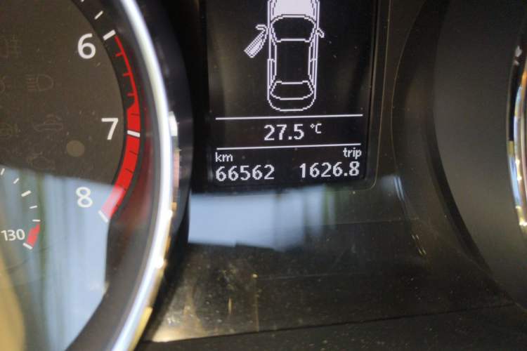 Used Volkswagen Sagitar 2018 280TSI DSG Comfort Model Odometer Close Up