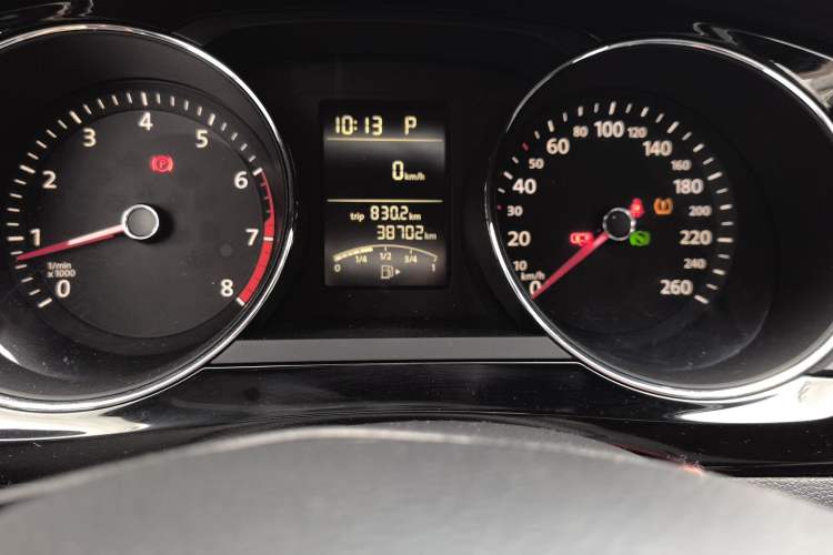 Used Volkswagen Sagitar 2018 1.6L Automatic Comfort Model Odometer Close Up