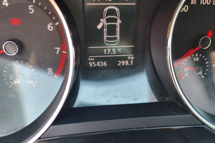Used Volkswagen Sagitar 2018 280TSI DSG Comfort Model Odometer Close Up