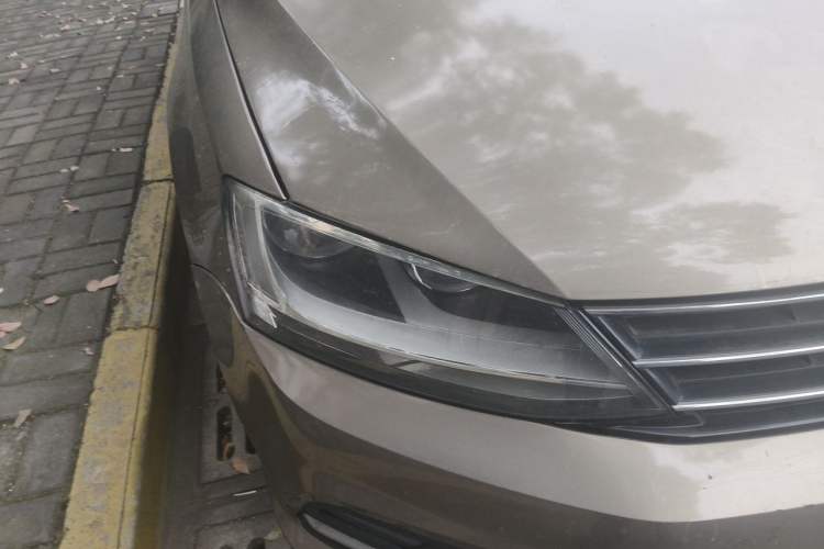 Used Volkswagen Sagitar 2018 1.6L Automatic Comfort Model Right Front Headlight