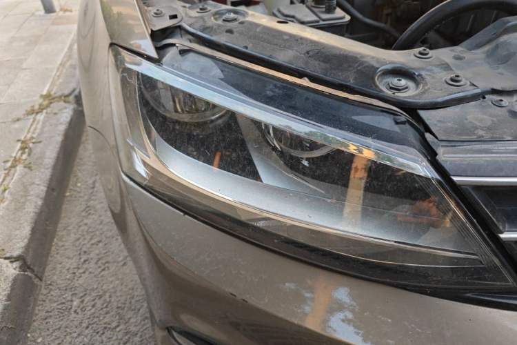 Used Volkswagen Sagitar 2018 1.6L Automatic Comfort Model Right Front Headlight