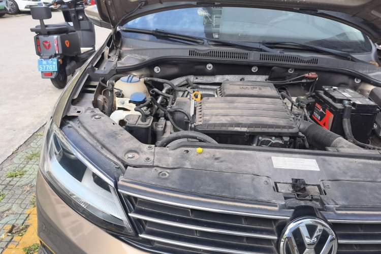 Used Volkswagen Sagitar 2018 1.6L Automatic Comfort Model Right Front Headlight