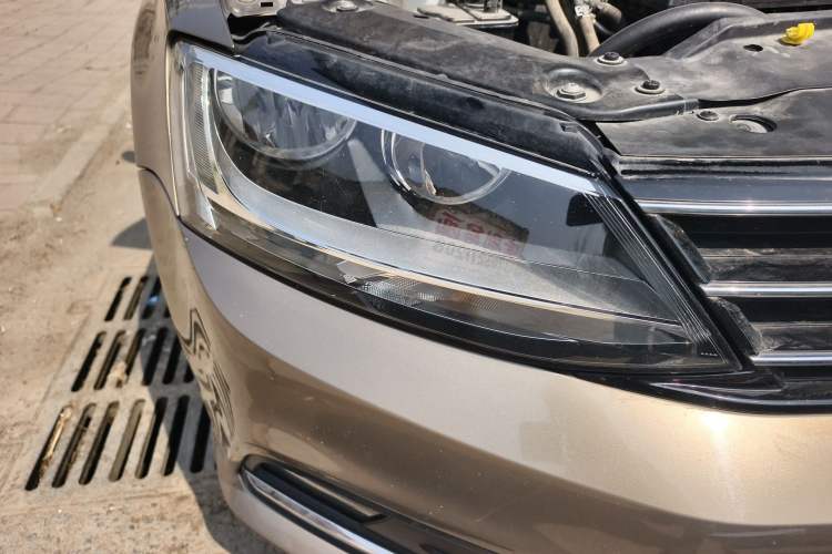 Used Volkswagen Sagitar 2018 280TSI DSG Comfort Model Right Front Headlight