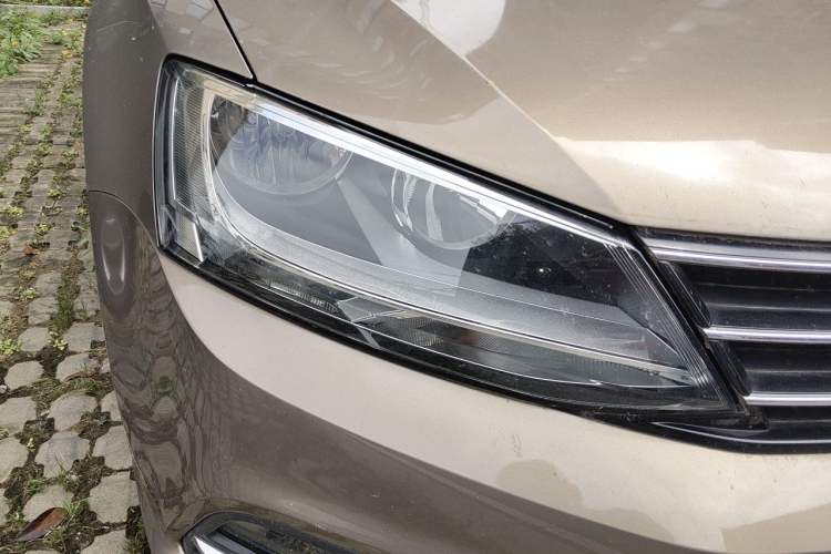 Used Volkswagen Sagitar 2018 180TSI DSG Prestige Edition Right Front Headlight