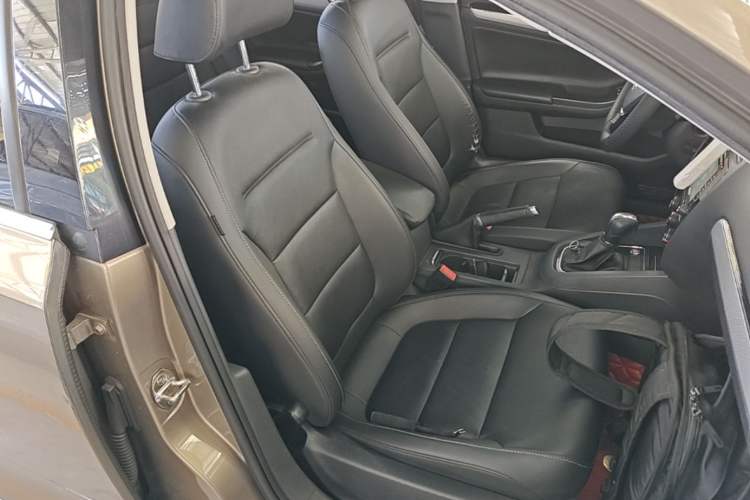Used Volkswagen Sagitar 2018 1.6L Automatic Comfort Model Right Front Seat