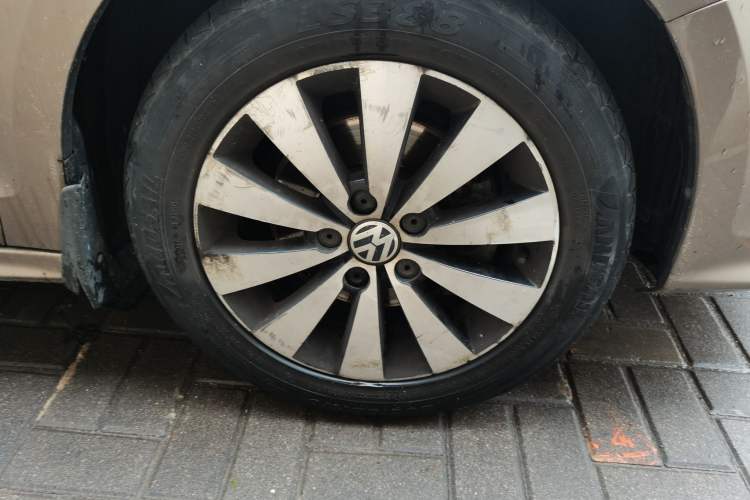 Used Volkswagen Sagitar 2018 280TSI DSG Comfort Model Right Front Wheel Hub