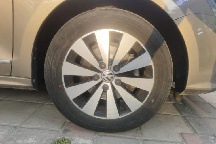 Used Volkswagen Sagitar 2018 280TSI DSG Comfort Model Right Front Wheel Hub