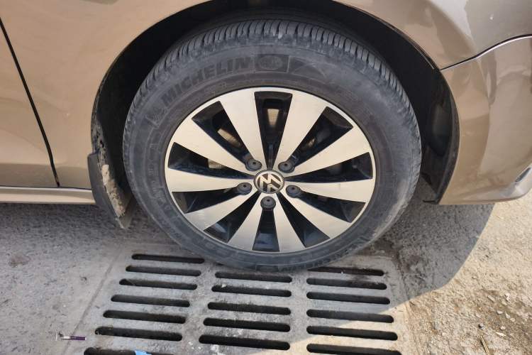 Used Volkswagen Sagitar 2018 280TSI DSG Comfort Model Right Front Wheel Hub