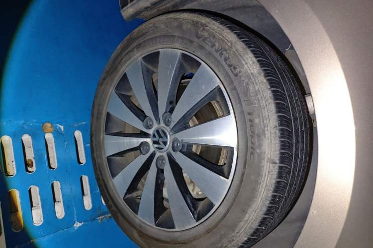 Used Volkswagen Sagitar 2018 180TSI DSG Prestige Edition Right Front Wheel Hub