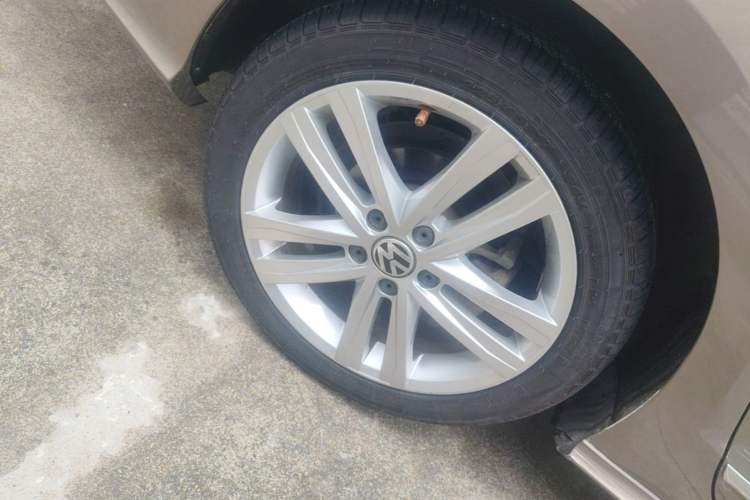 Used Volkswagen Sagitar 2018 280TSI DSG Ignite Edition Right Rear Wheel Hub