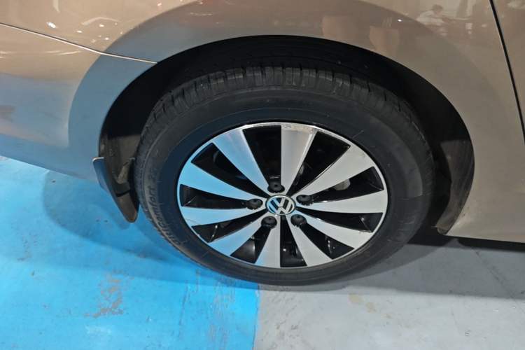 Used Volkswagen Sagitar 2018 180TSI DSG Prestige Edition Right Rear Wheel Hub