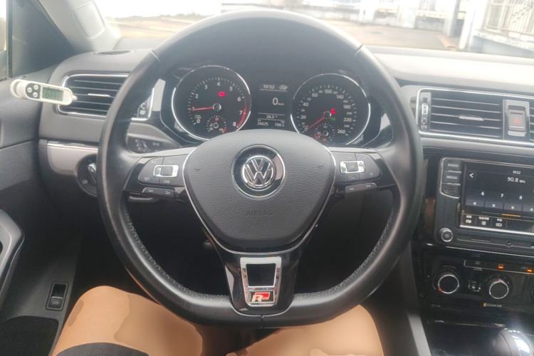 Used Volkswagen Sagitar 2018 280TSI DSG Ignite Edition Steering Wheel