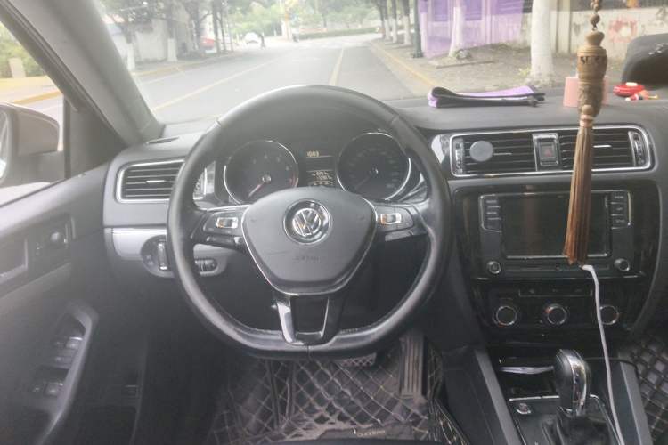 Used Volkswagen Sagitar 2018 1.6L Automatic Comfort Model Steering Wheel