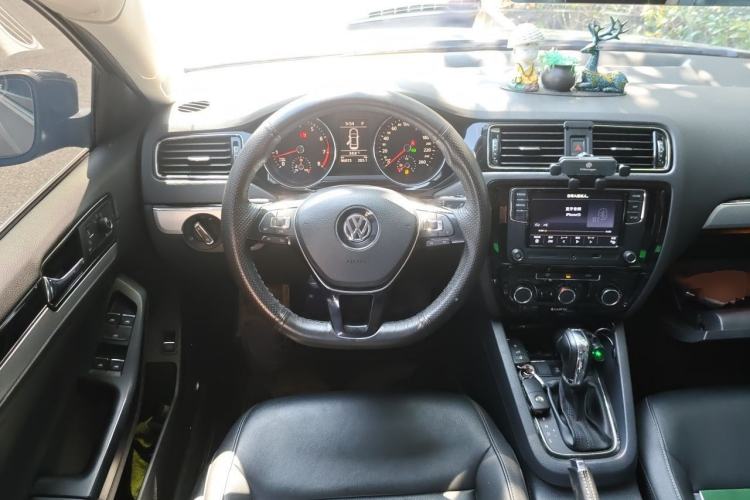 Used Volkswagen Sagitar 2018 280TSI DSG Ignite Edition Steering Wheel
