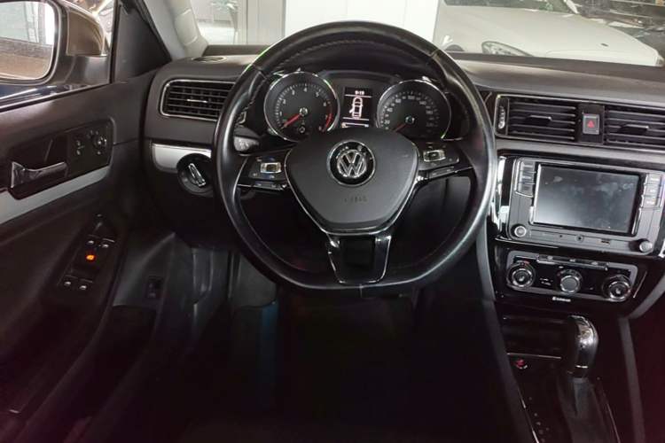 Used Volkswagen Sagitar 2018 180TSI DSG Prestige Edition Steering Wheel