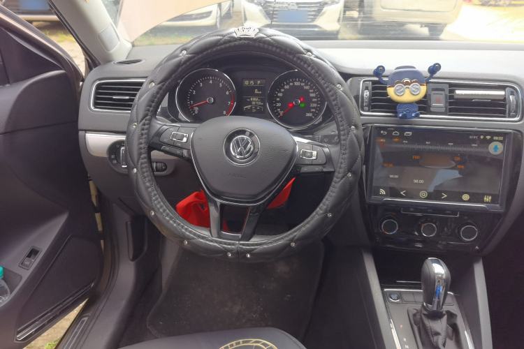 Used Volkswagen Sagitar 2018 1.6L Automatic Comfort Model Steering Wheel