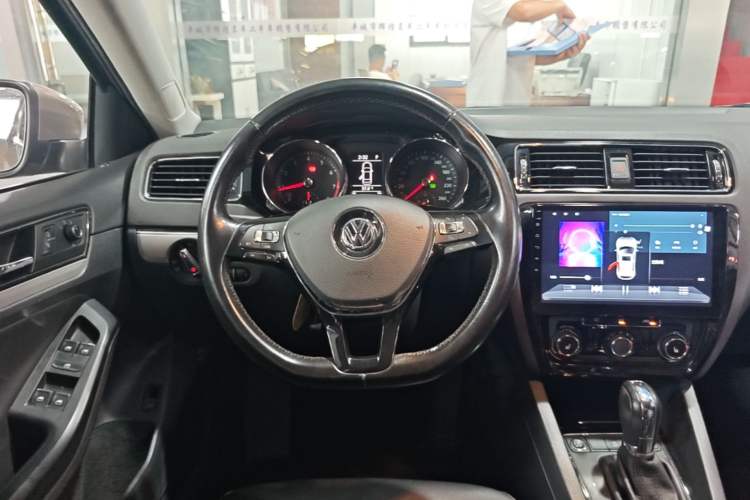 Used Volkswagen Sagitar 2018 180TSI DSG Prestige Edition Steering Wheel