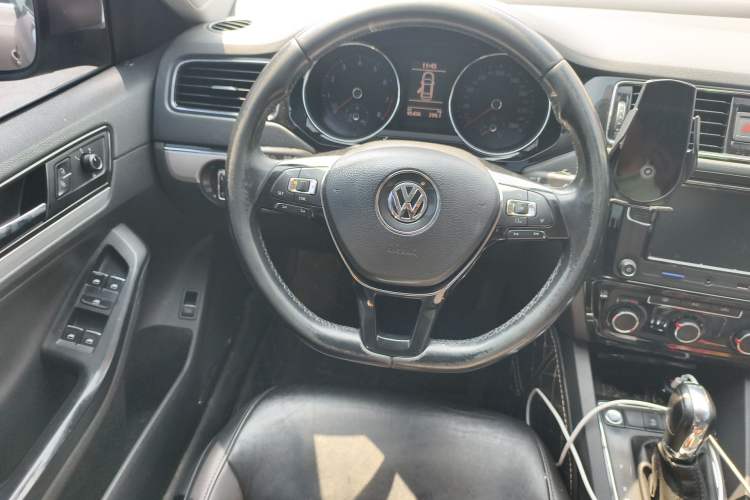 Used Volkswagen Sagitar 2018 280TSI DSG Comfort Model Steering Wheel