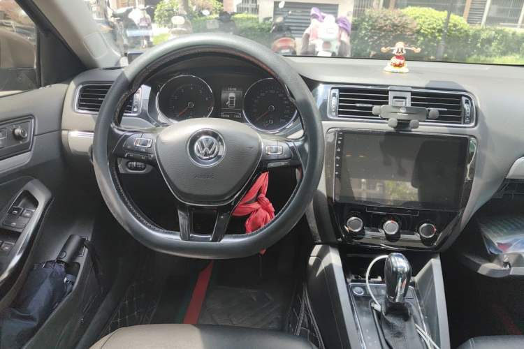 Used Volkswagen Sagitar 2018 280TSI DSG Ignite Edition Steering Wheel