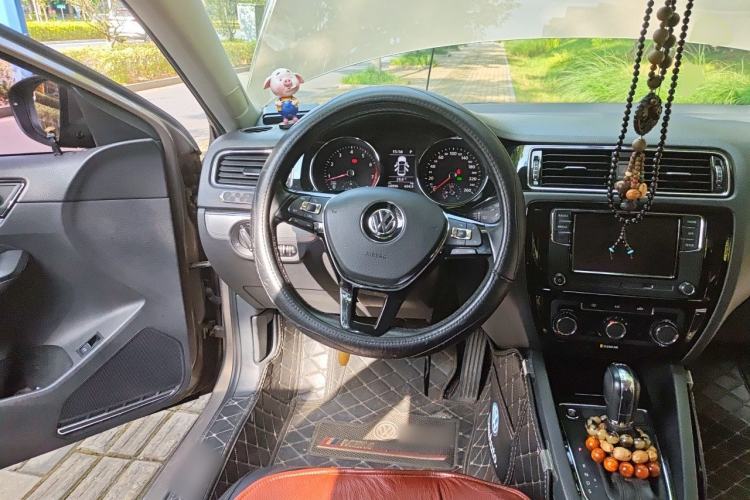 Used Volkswagen Sagitar 2018 280TSI DSG Ignite Edition Steering Wheel