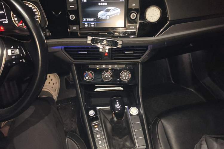 Used Volkswagen Sagitar 2019 280TSI DSG Comfort Version China VI Standard Audio And AC Panel