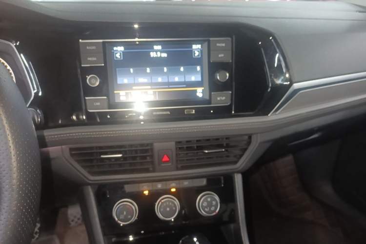 Used Volkswagen Sagitar 2019 280TSI DSG Comfort Version China VI Standard Audio And AC Panel
