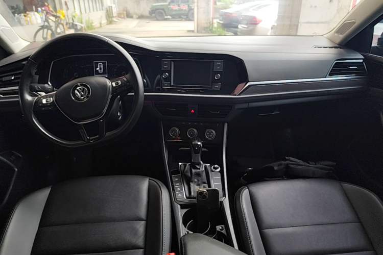 Used Volkswagen Sagitar 2019 200TSI DSG Comfort Version China VI Standard Center Console