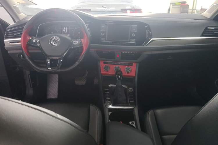 Used Volkswagen Sagitar 2019 200TSI DSG Comfort Version China VI Standard Center Console
