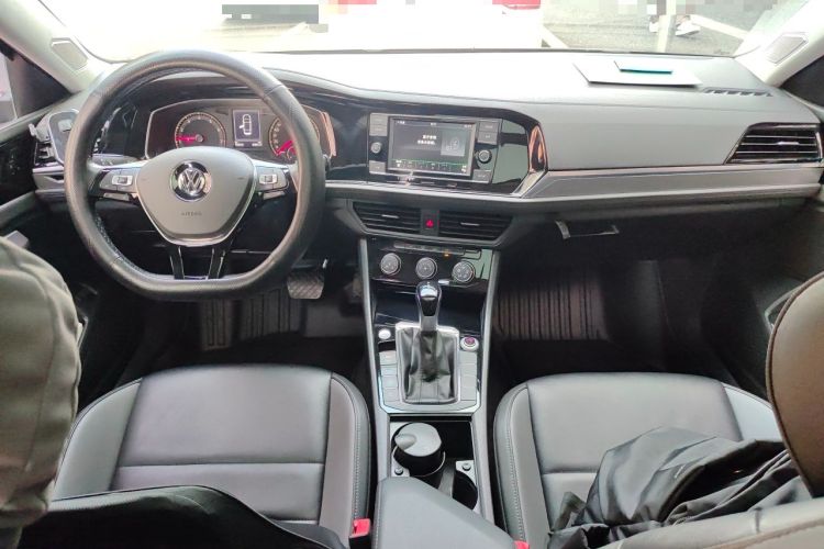 Used Volkswagen Sagitar 2019 200TSI DSG Comfort Version China VI Standard Center Console