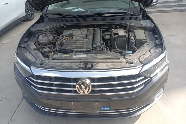 Used Volkswagen Sagitar 2019 280TSI DSG Luxury Version China VI Standard Engine Bay