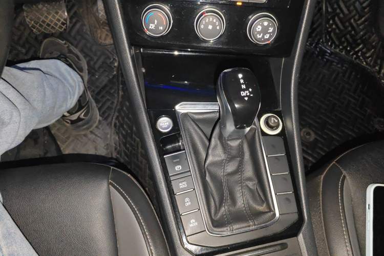 Used Volkswagen Sagitar 2019 200TSI DSG Comfort Version China VI Standard Gear Lever