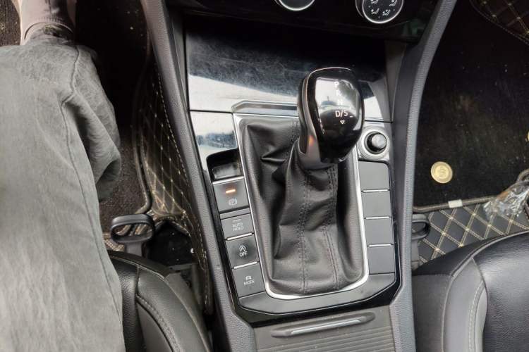 Used Volkswagen Sagitar 2019 200TSI DSG Comfort Version China VI Standard Gear Lever
