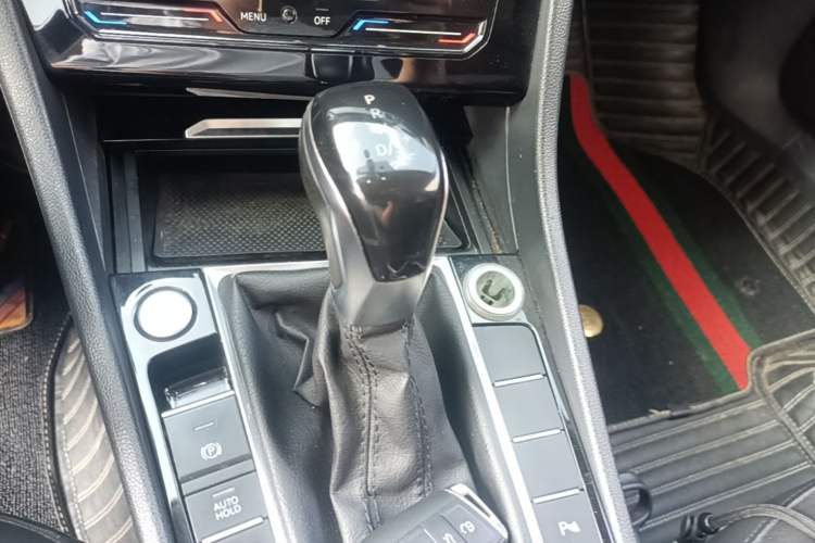 Used Volkswagen Sagitar 2019 280TSI DSG Luxury Version China VI Standard Gear Lever