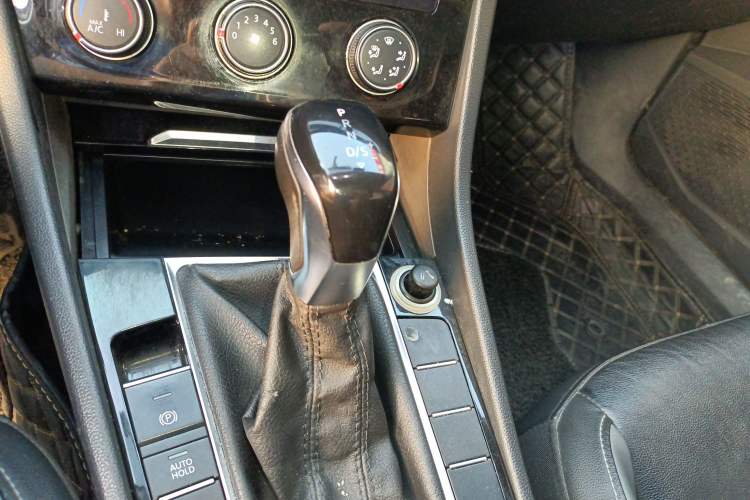 Used Volkswagen Sagitar 2019 200TSI DSG Comfort Version China VI Standard Gear Lever