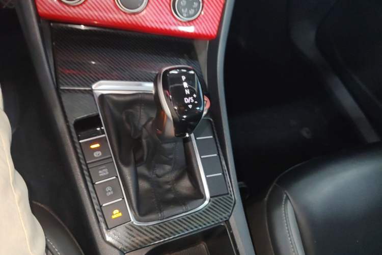 Used Volkswagen Sagitar 2019 200TSI DSG Comfort Version China VI Standard Gear Lever