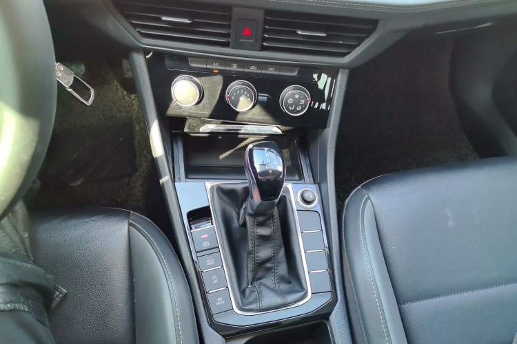 Used Volkswagen Sagitar 2019 280TSI DSG Comfort Version China VI Standard Gear Lever